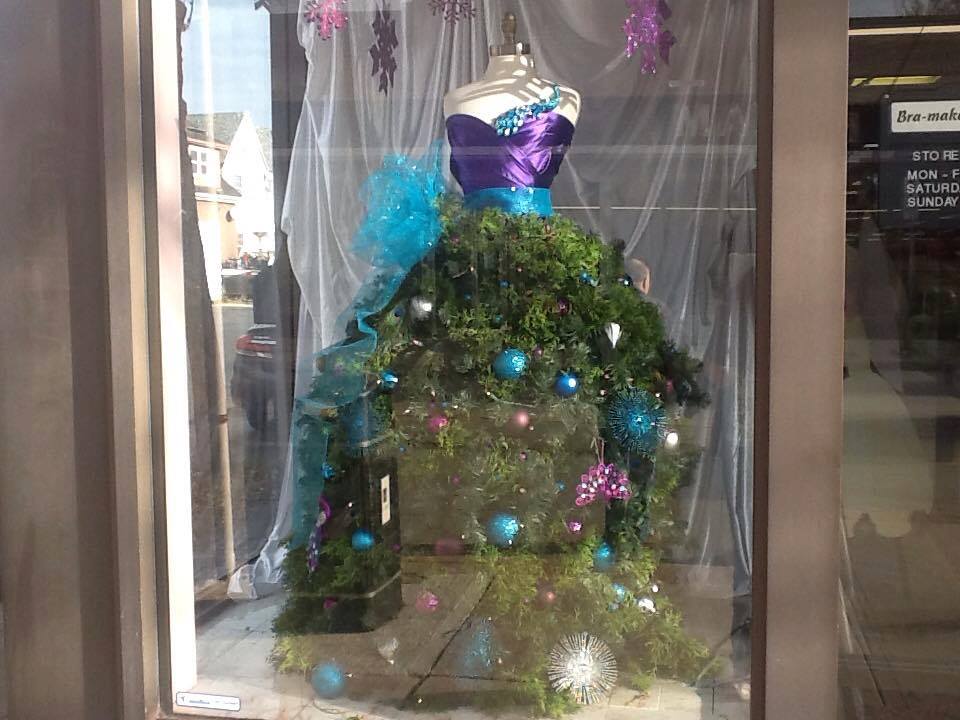 Our 2018 Christmas Mannequin Tree - It's back with a new colour and theme